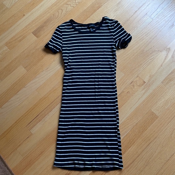 Fitted Tshirt dress - Picture 1 of 3
